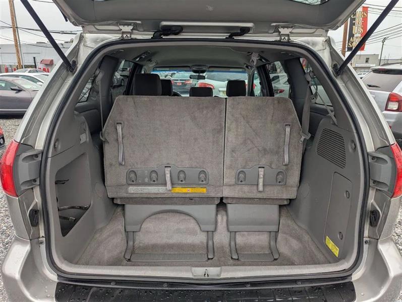 Toyota Sienna LE 7-Passenger 2006