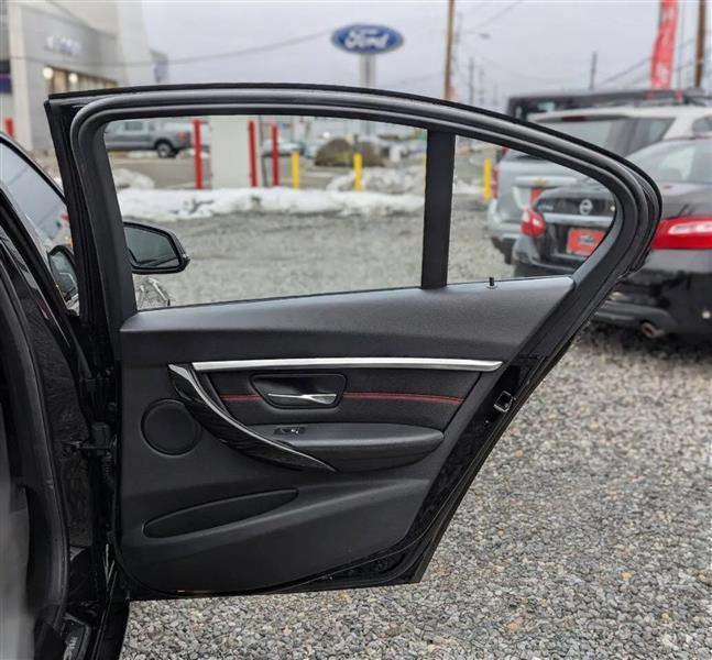 BMW 3-Series 328i xDrive Sedan 2016