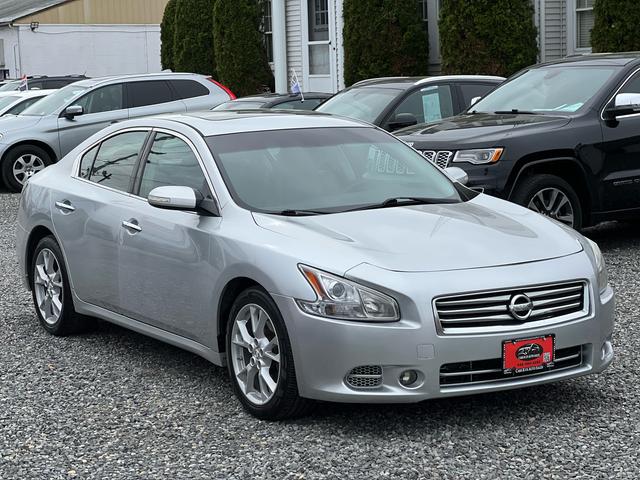 Silver 2014 Nissan Maxima SV Sedan Front-Wheel Drive 5-Speed Automatic