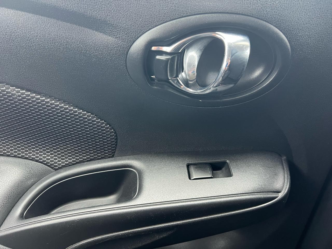 Nissan Versa 1.6 SV Sedan 2018