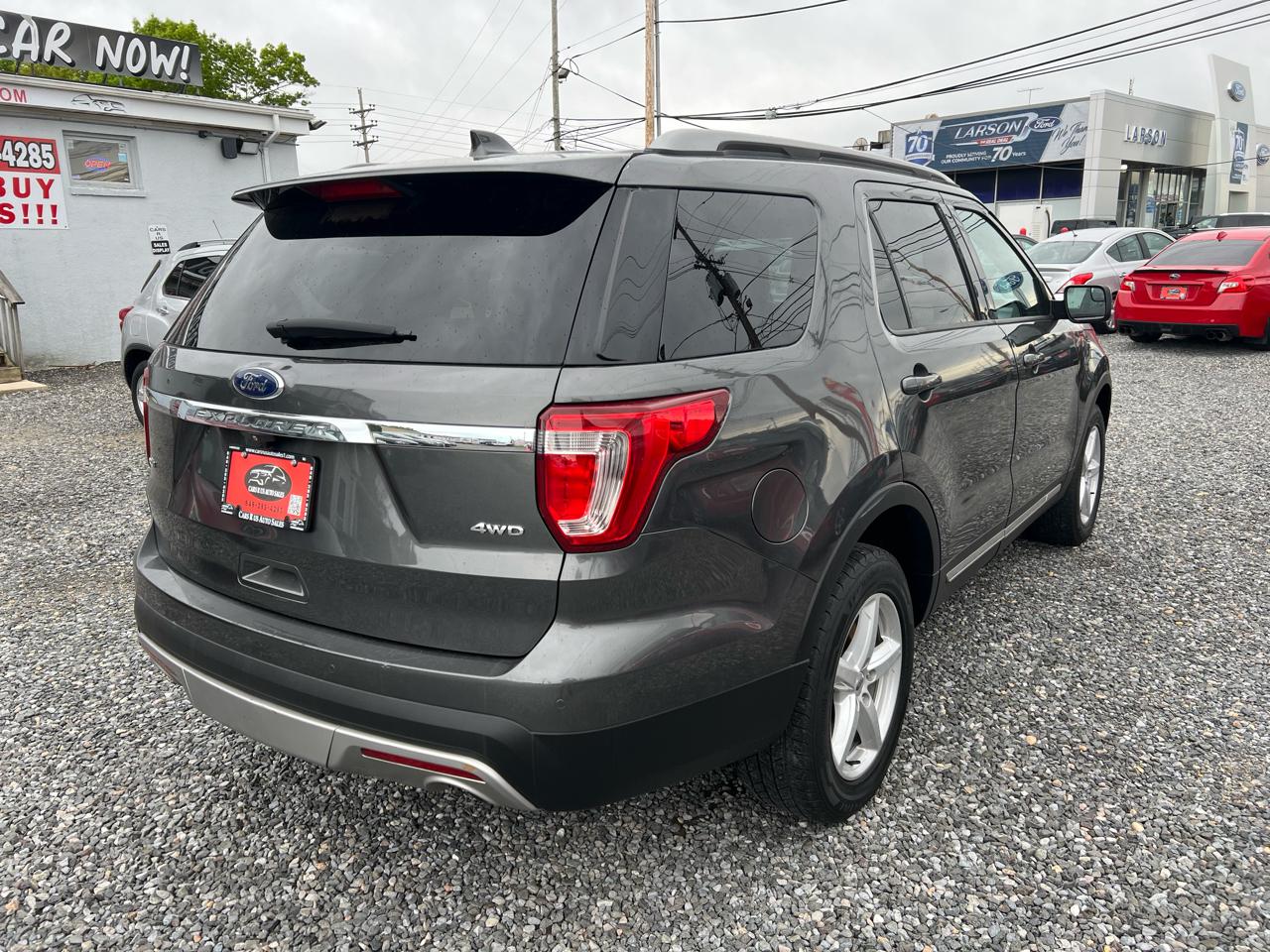 Ford Explorer 4dr XLT 4WD 2017