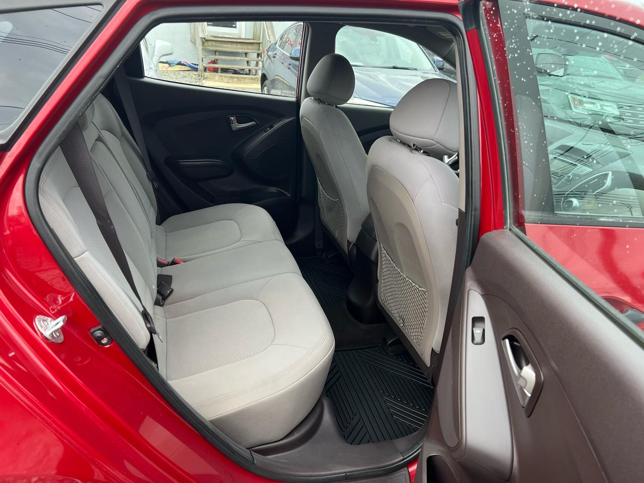 Hyundai Tucson GLS 4D SUV FWD 2010