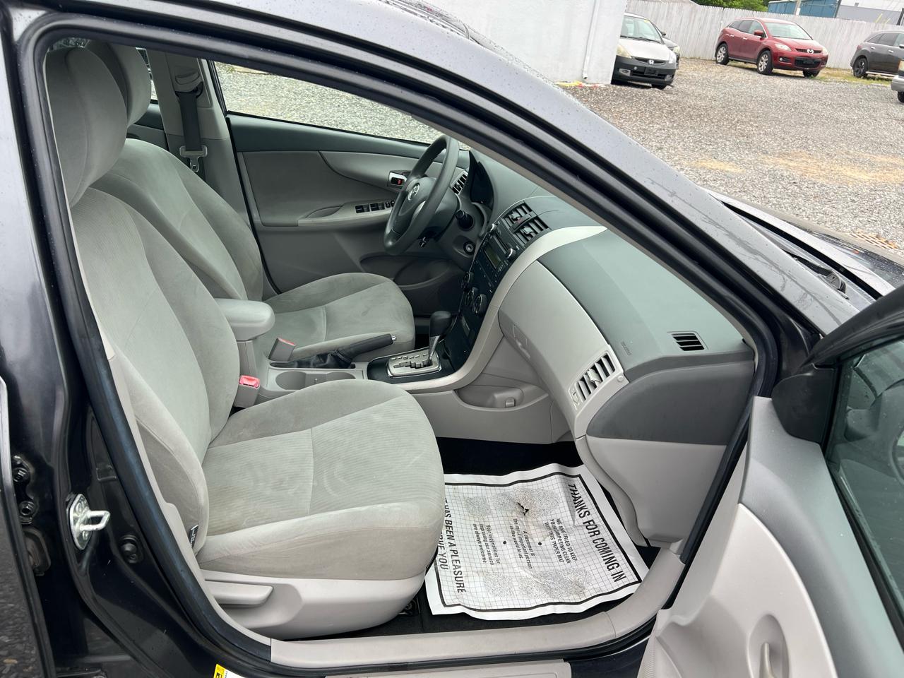 Toyota Corolla 4dr Sdn LE Auto 2010