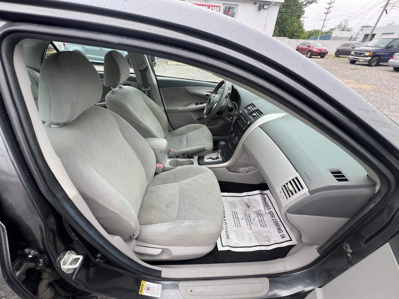 Toyota Corolla 4dr Sdn LE Auto 2010