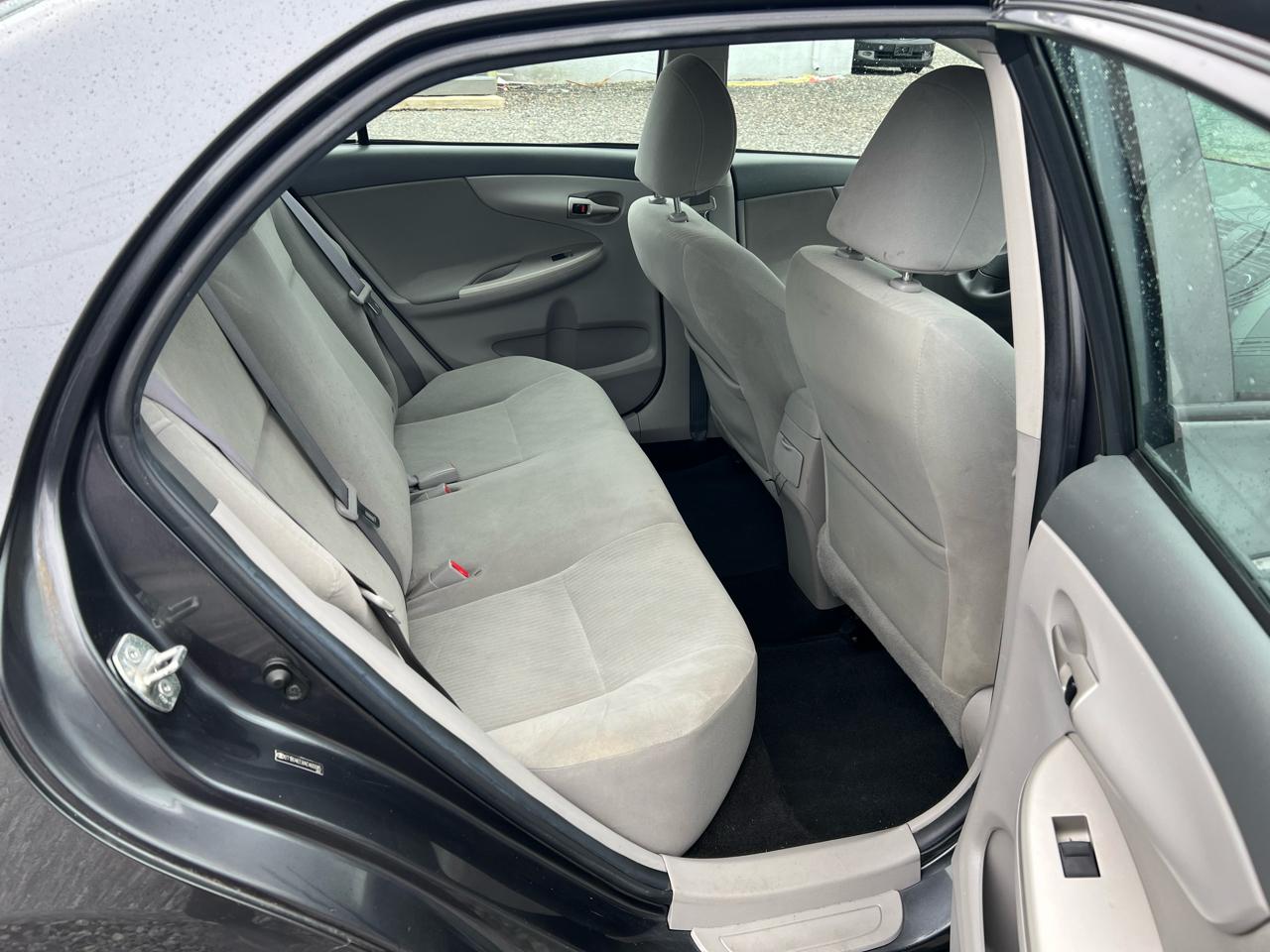 Toyota Corolla 4dr Sdn LE Auto 2010