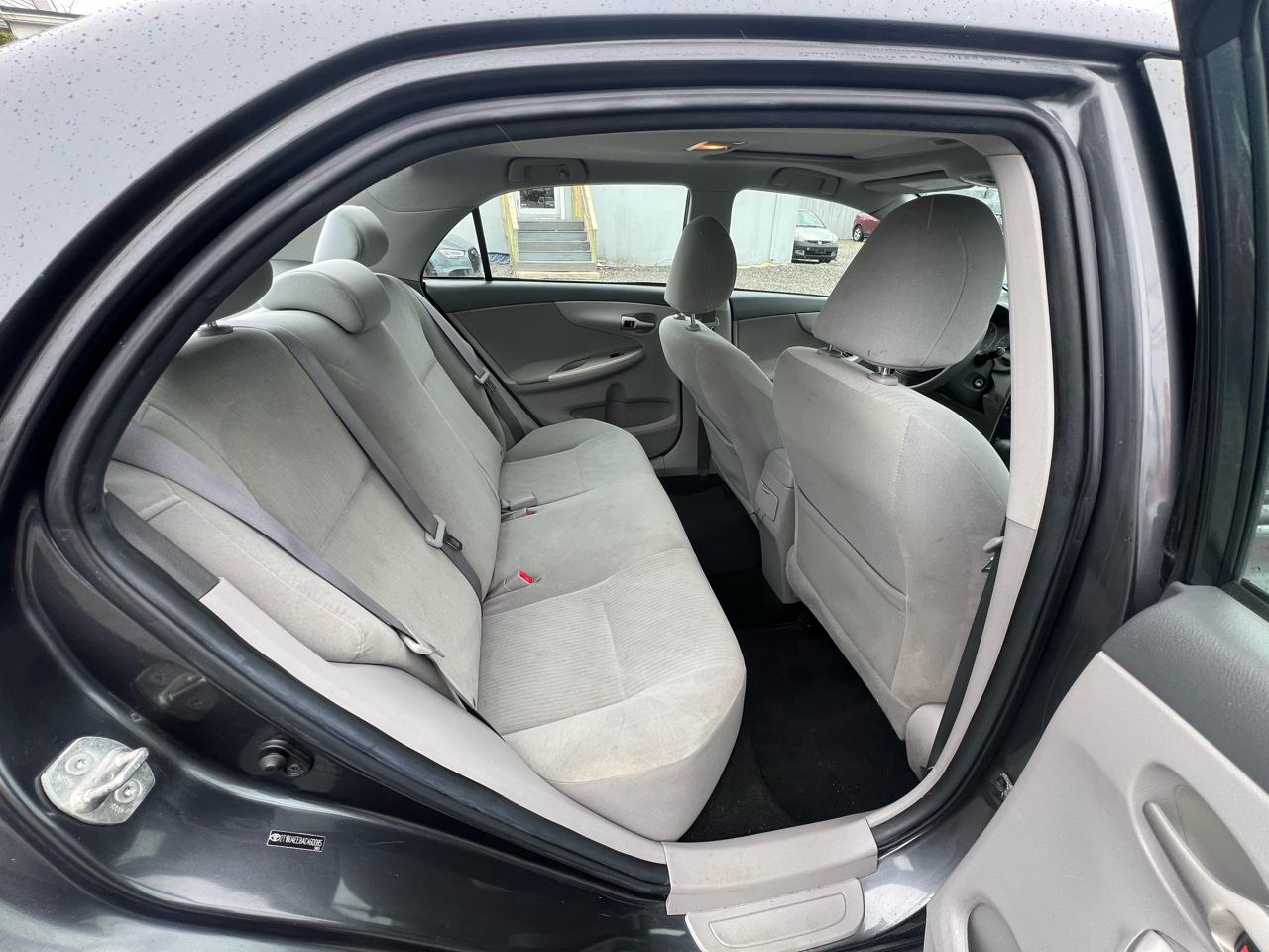 Toyota Corolla 4dr Sdn LE Auto 2010
