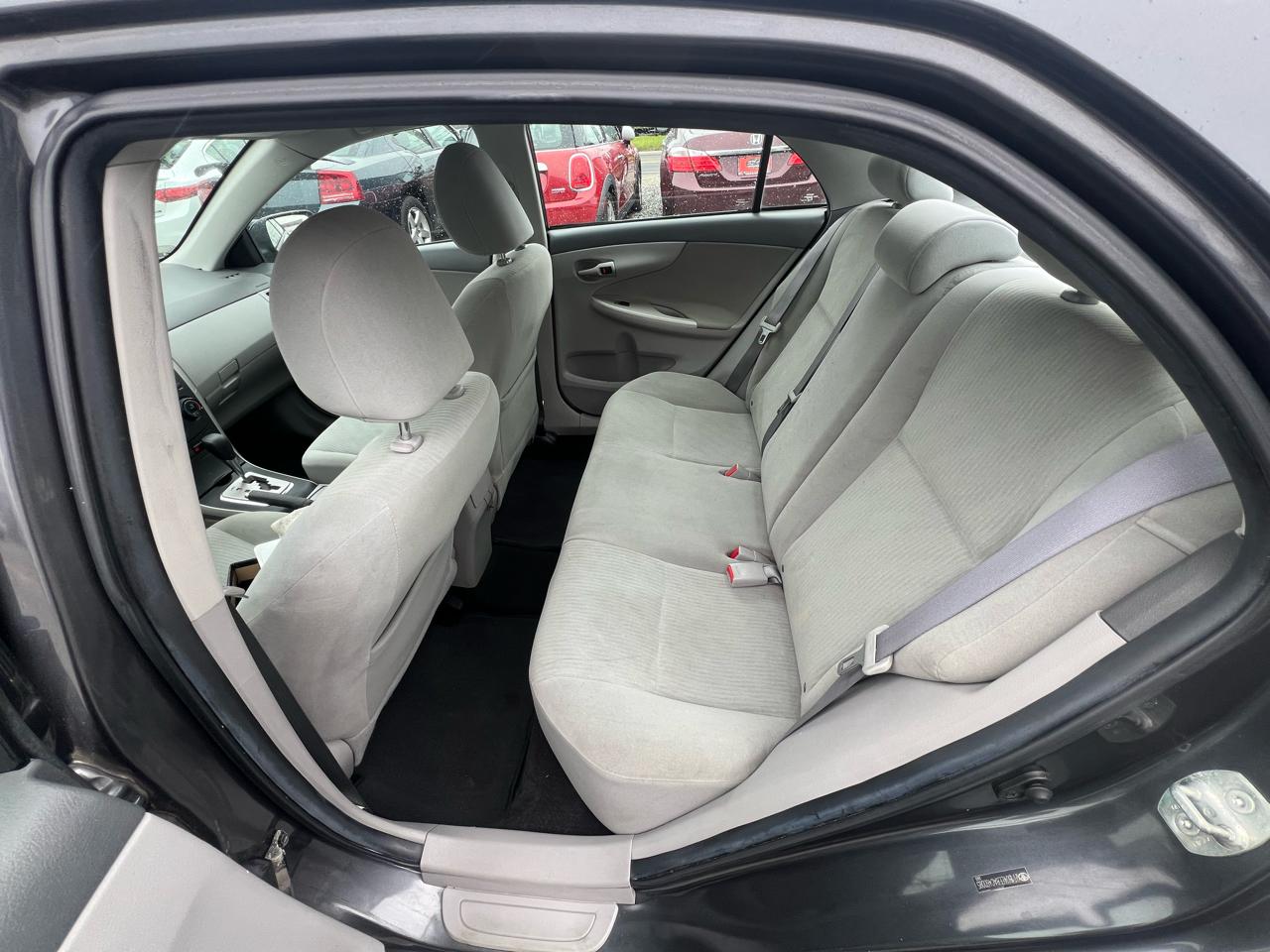 Toyota Corolla 4dr Sdn LE Auto 2010