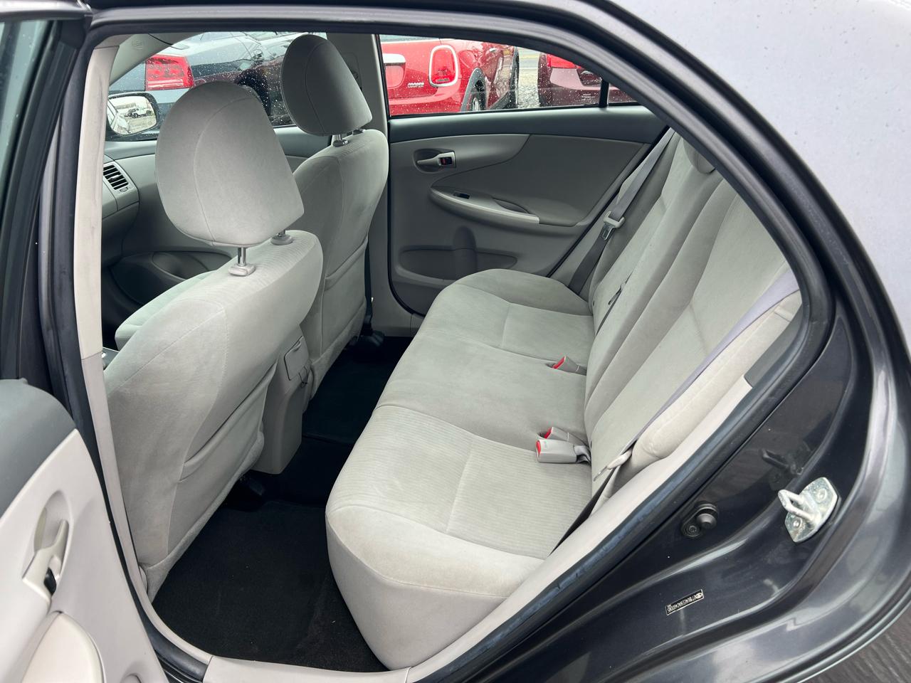 Toyota Corolla 4dr Sdn LE Auto 2010