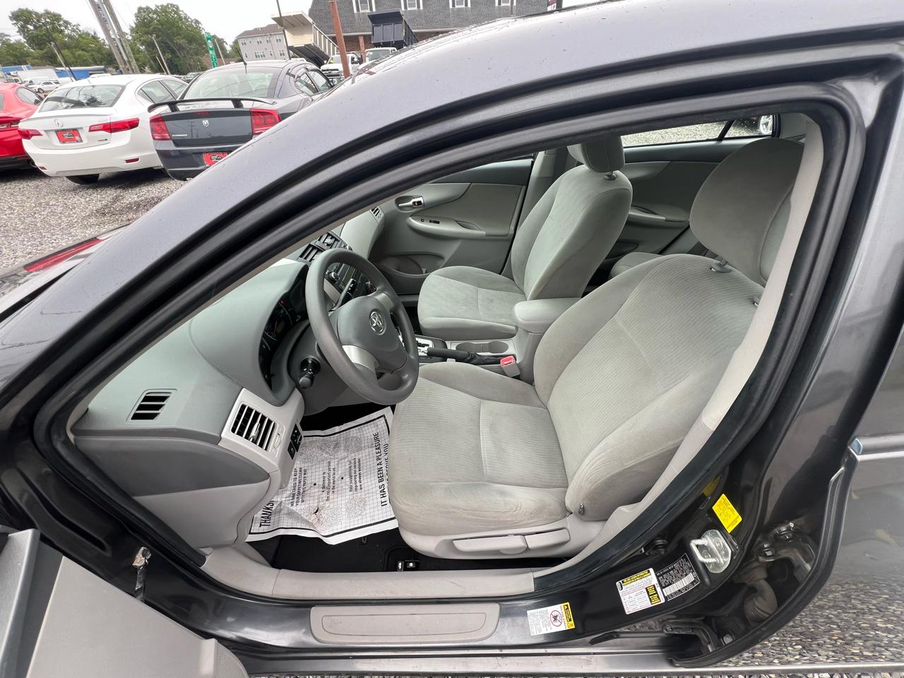 Toyota Corolla 4dr Sdn LE Auto 2010