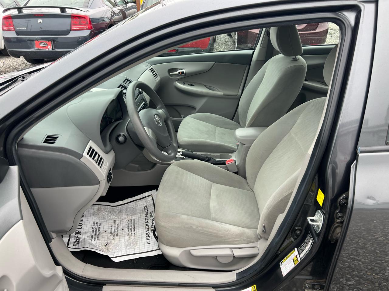 Toyota Corolla 4dr Sdn LE Auto 2010