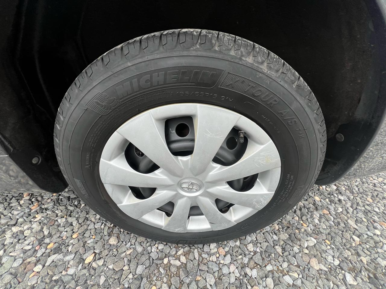 Toyota Corolla 4dr Sdn LE Auto 2010