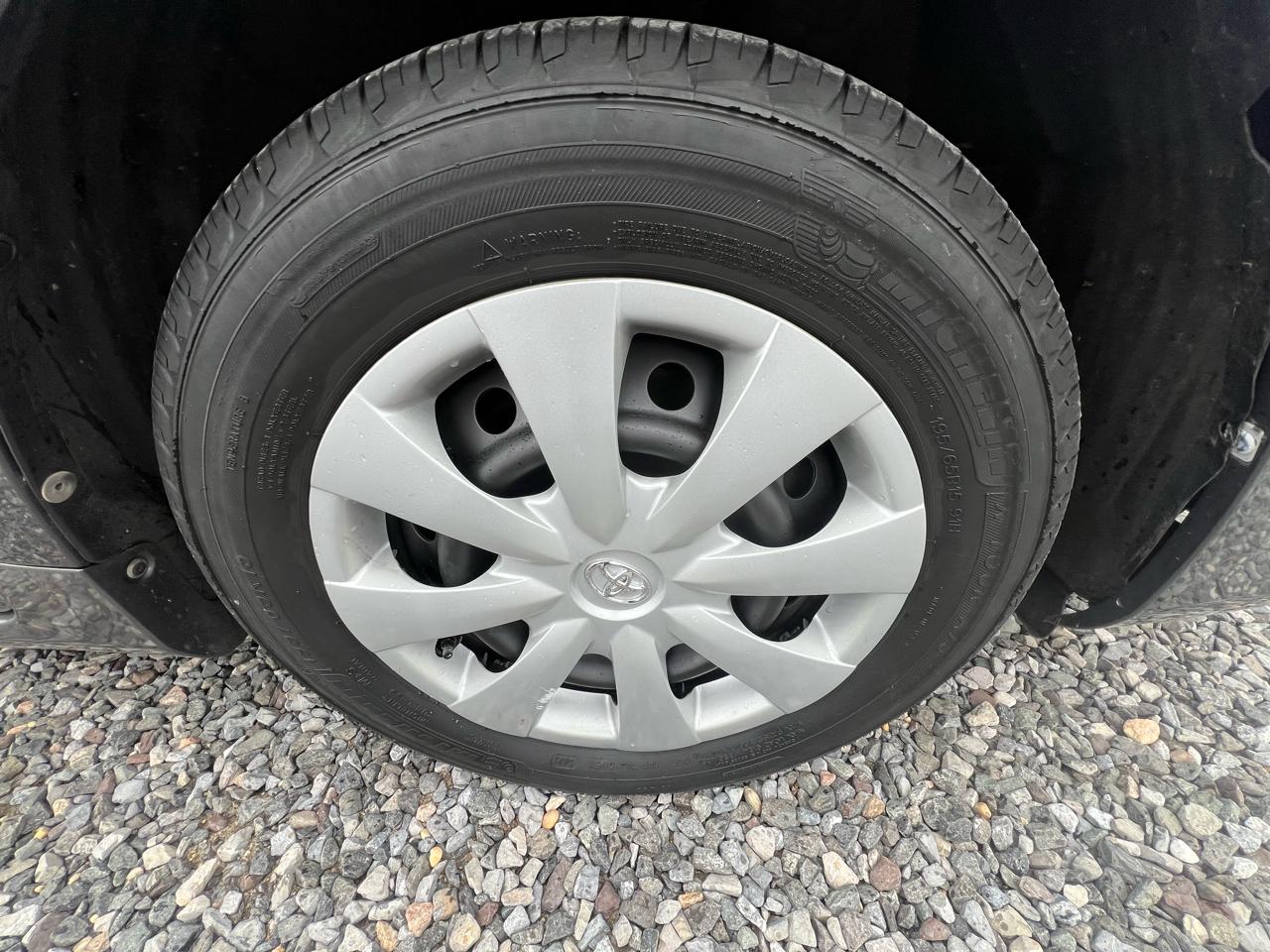 Toyota Corolla 4dr Sdn LE Auto 2010