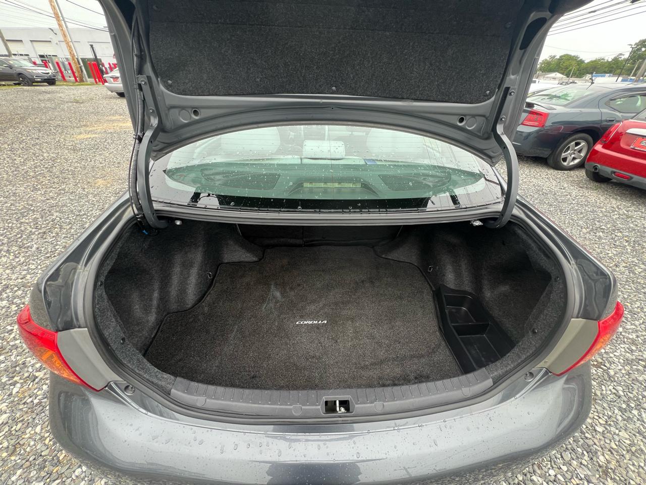 Toyota Corolla 4dr Sdn LE Auto 2010