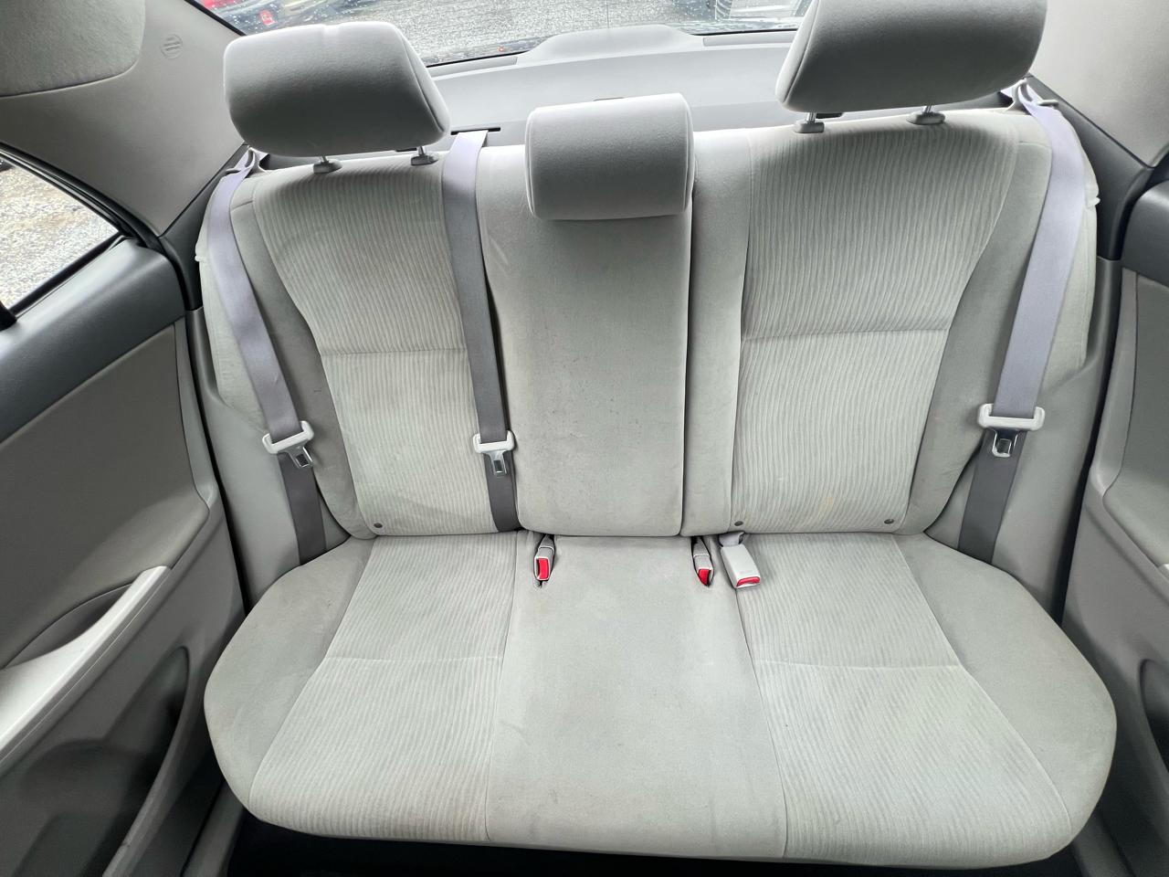 Toyota Corolla 4dr Sdn LE Auto 2010