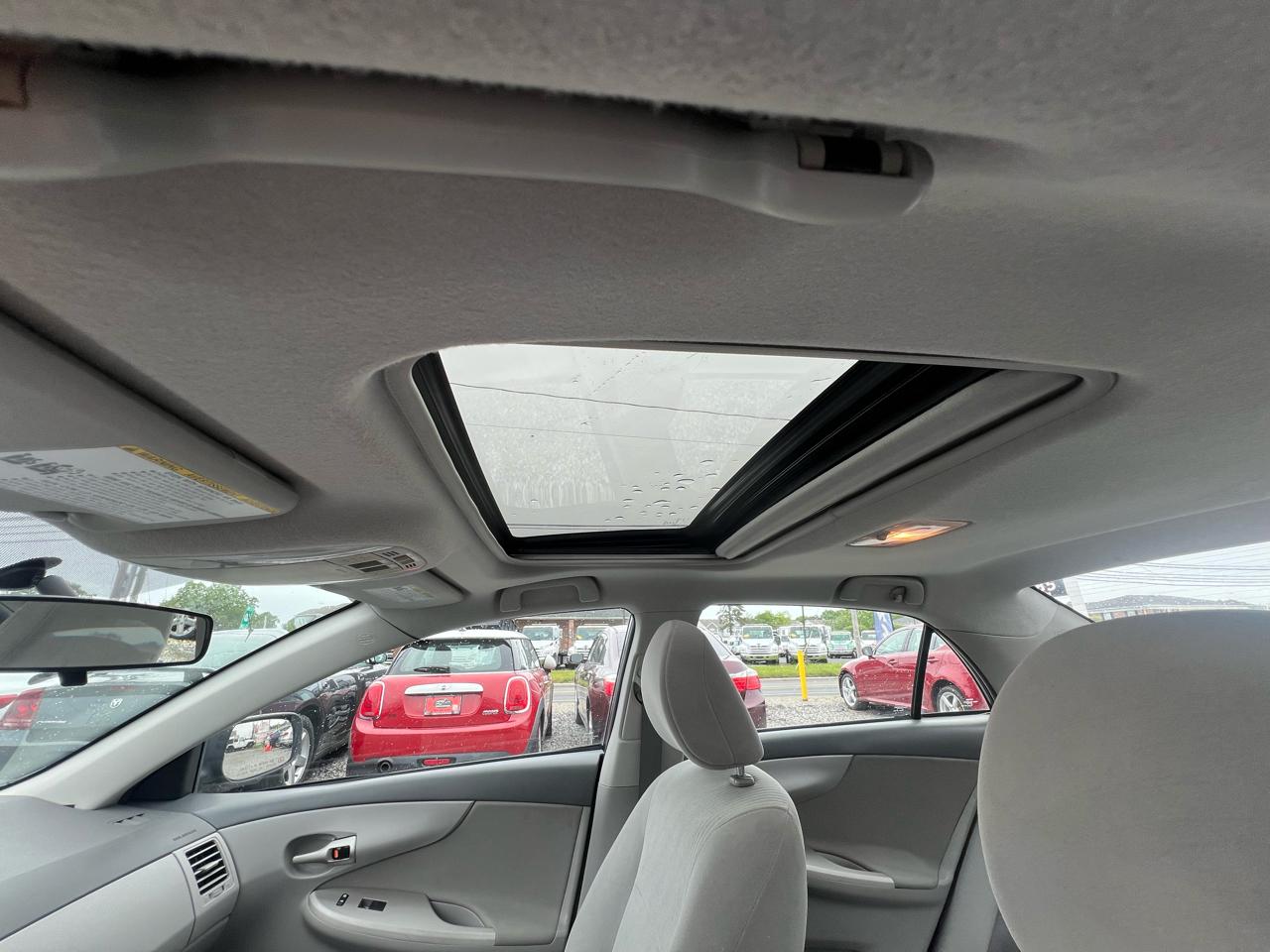Toyota Corolla 4dr Sdn LE Auto 2010