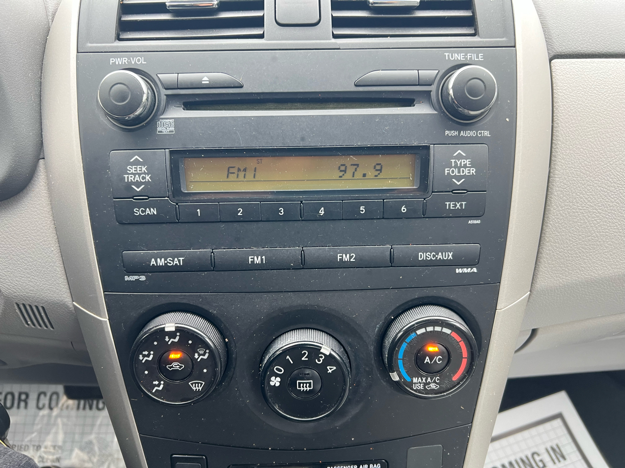 Toyota Corolla 4dr Sdn LE Auto 2010