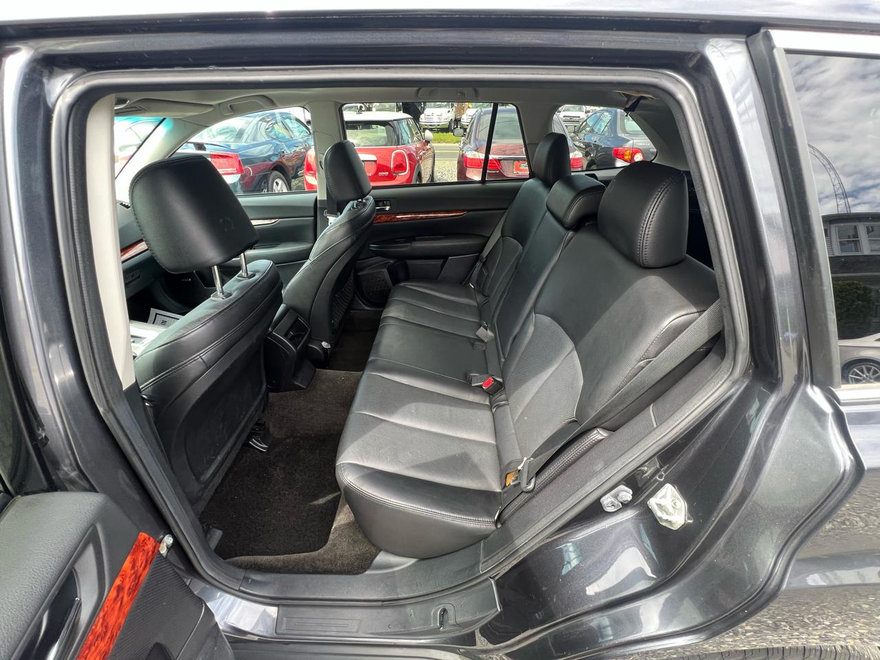 Subaru Outback 2.5i Limited 2011