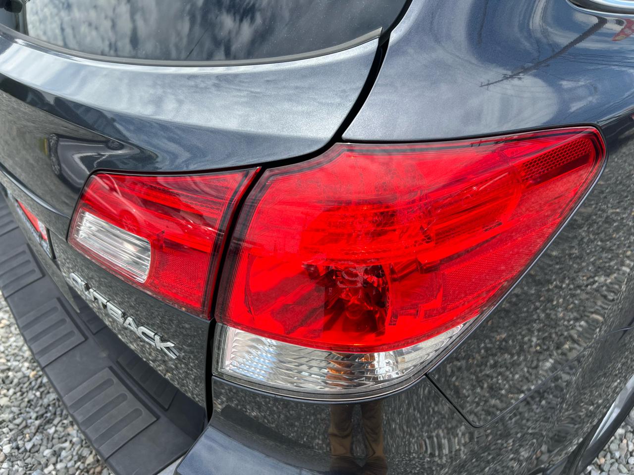 Subaru Outback 2.5i Limited 2011