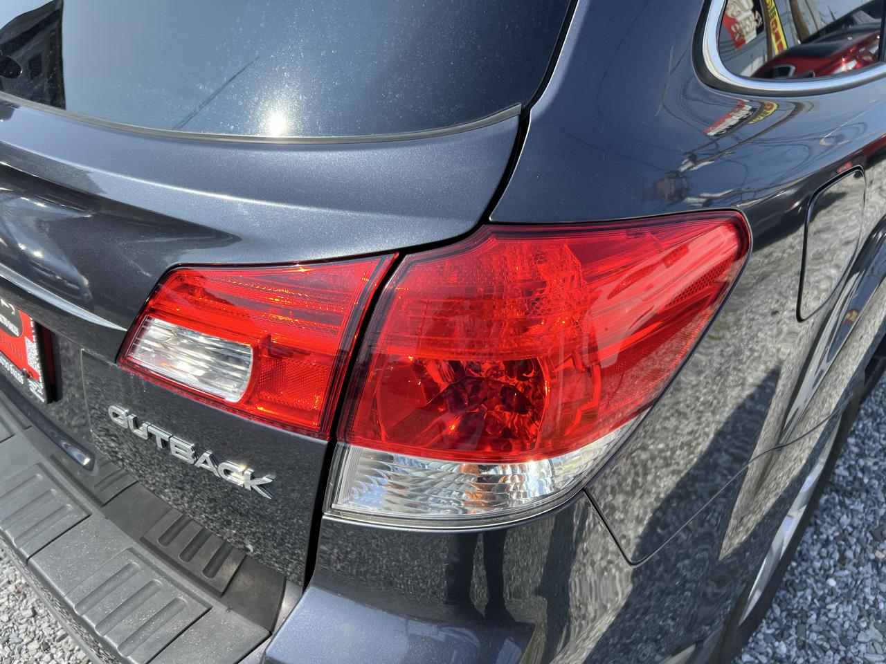 Subaru Outback 2.5i Limited 2011