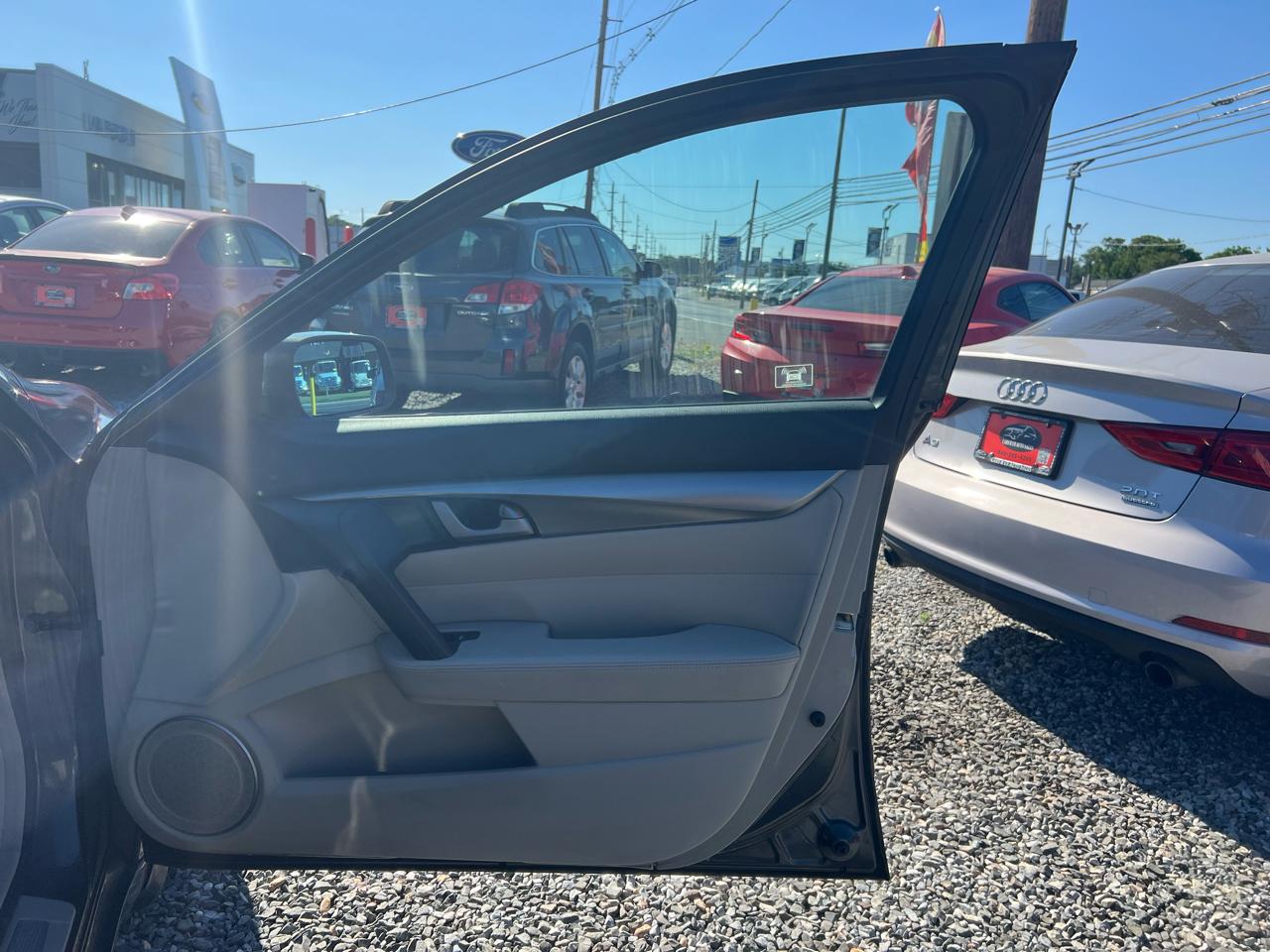 Acura TL 5-Speed AT with Tech Package 2009
