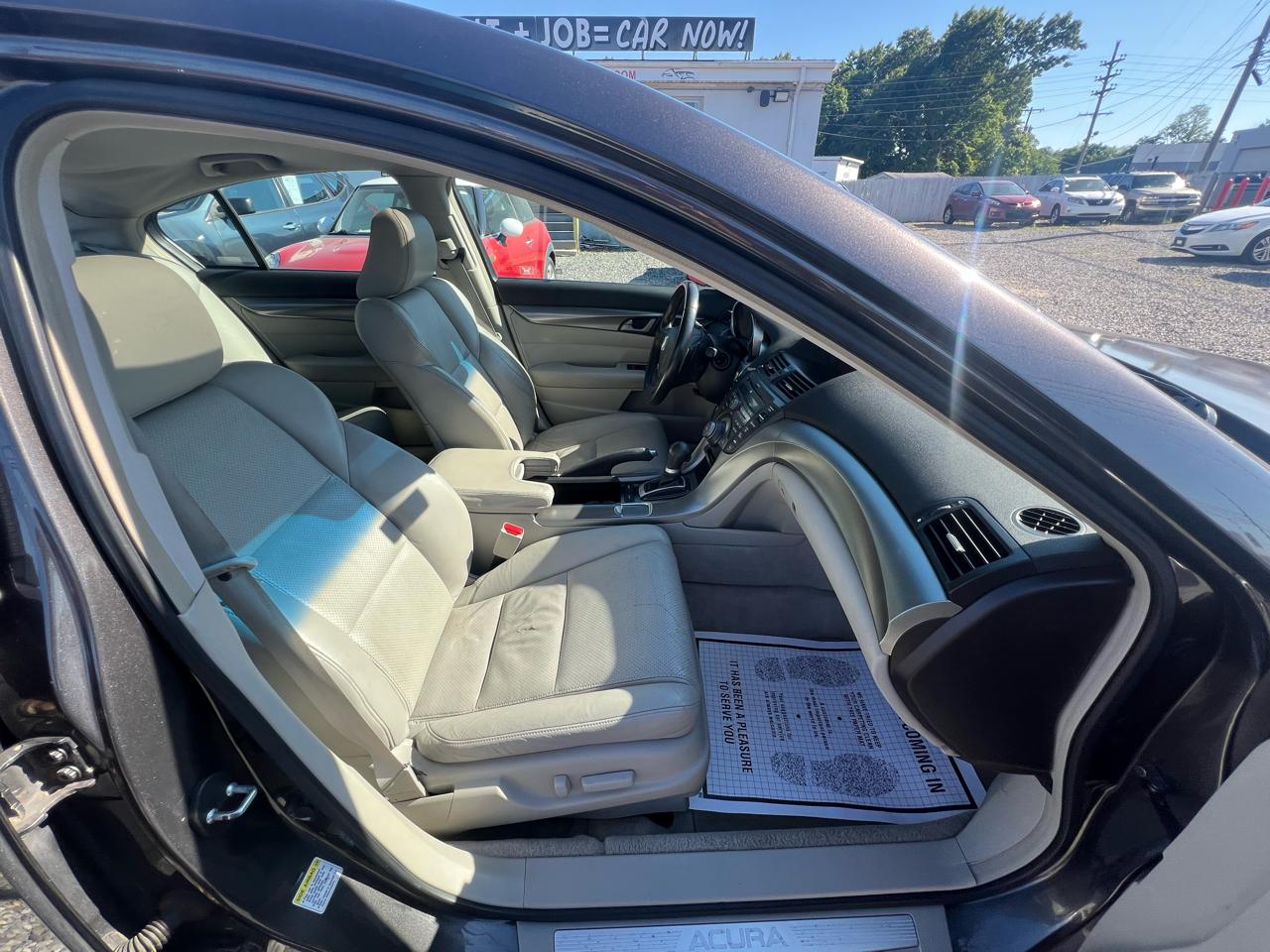 Acura TL 5-Speed AT with Tech Package 2009
