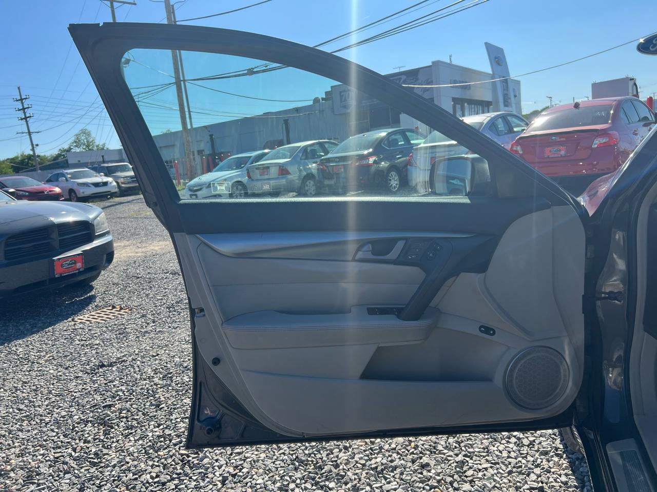 Acura TL 5-Speed AT with Tech Package 2009
