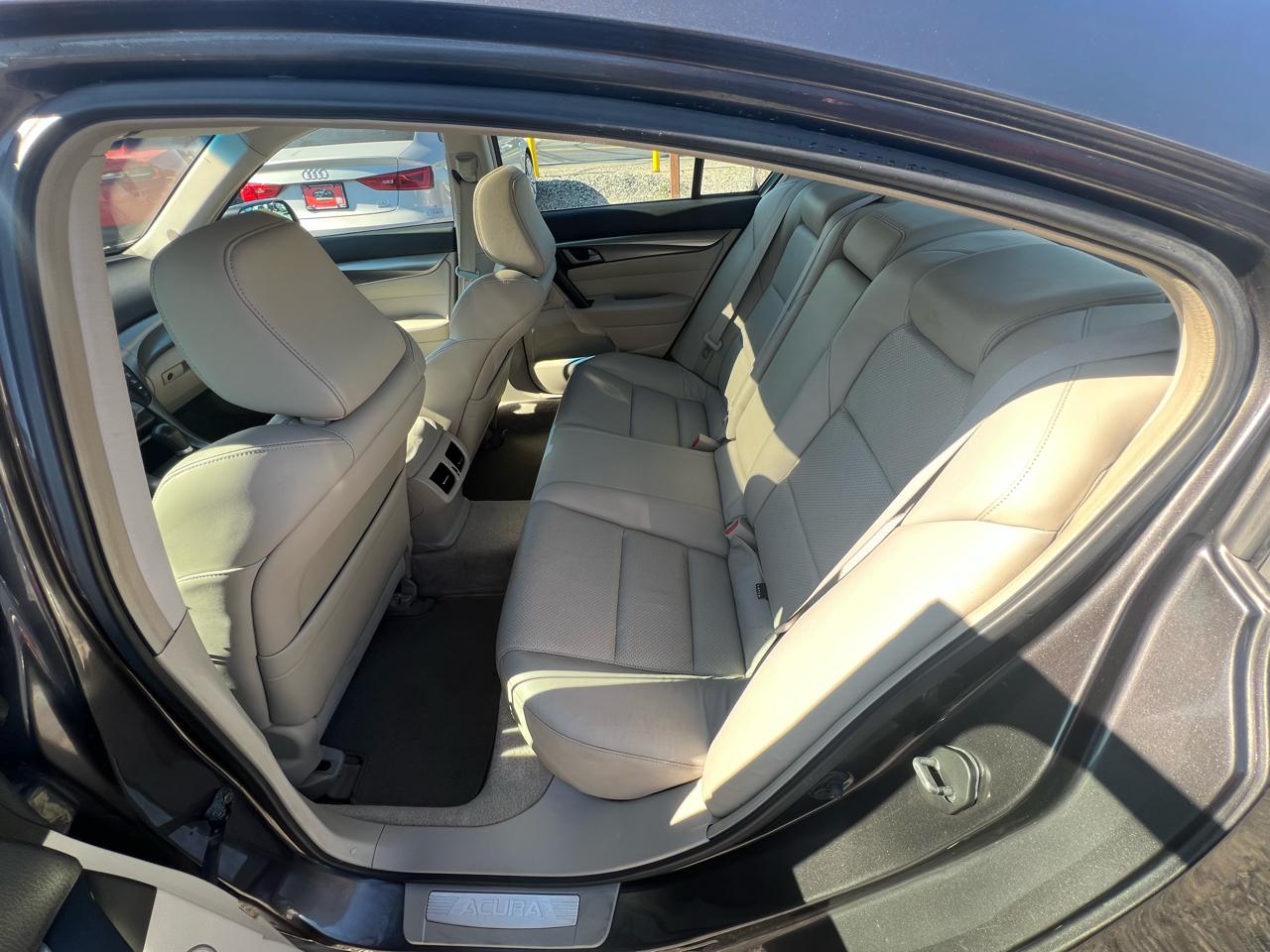 Acura TL 5-Speed AT with Tech Package 2009