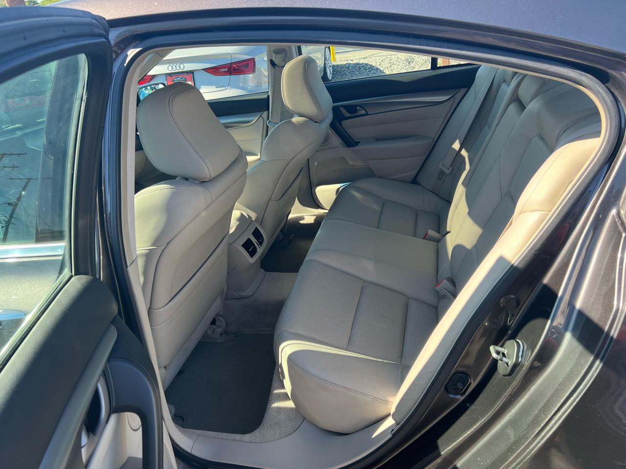 Acura TL 5-Speed AT with Tech Package 2009