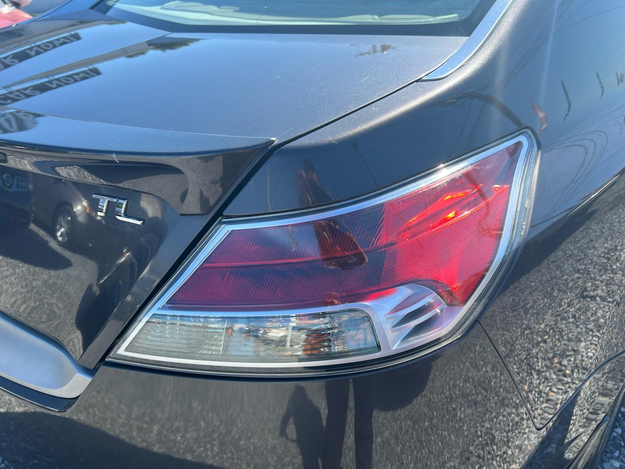 Acura TL 5-Speed AT with Tech Package 2009