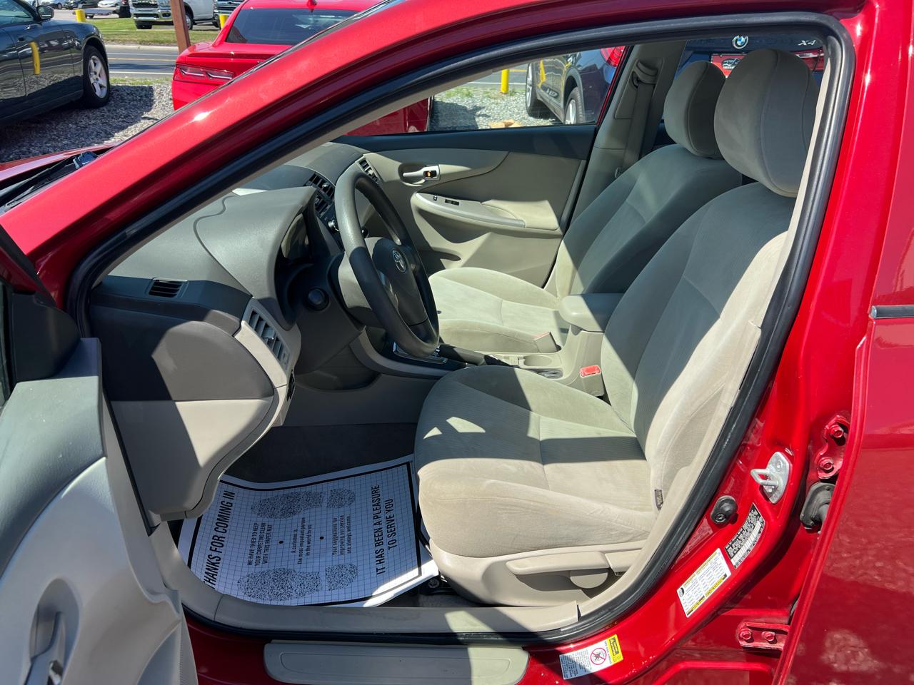 Toyota Corolla 4dr Sdn LE Auto 2010