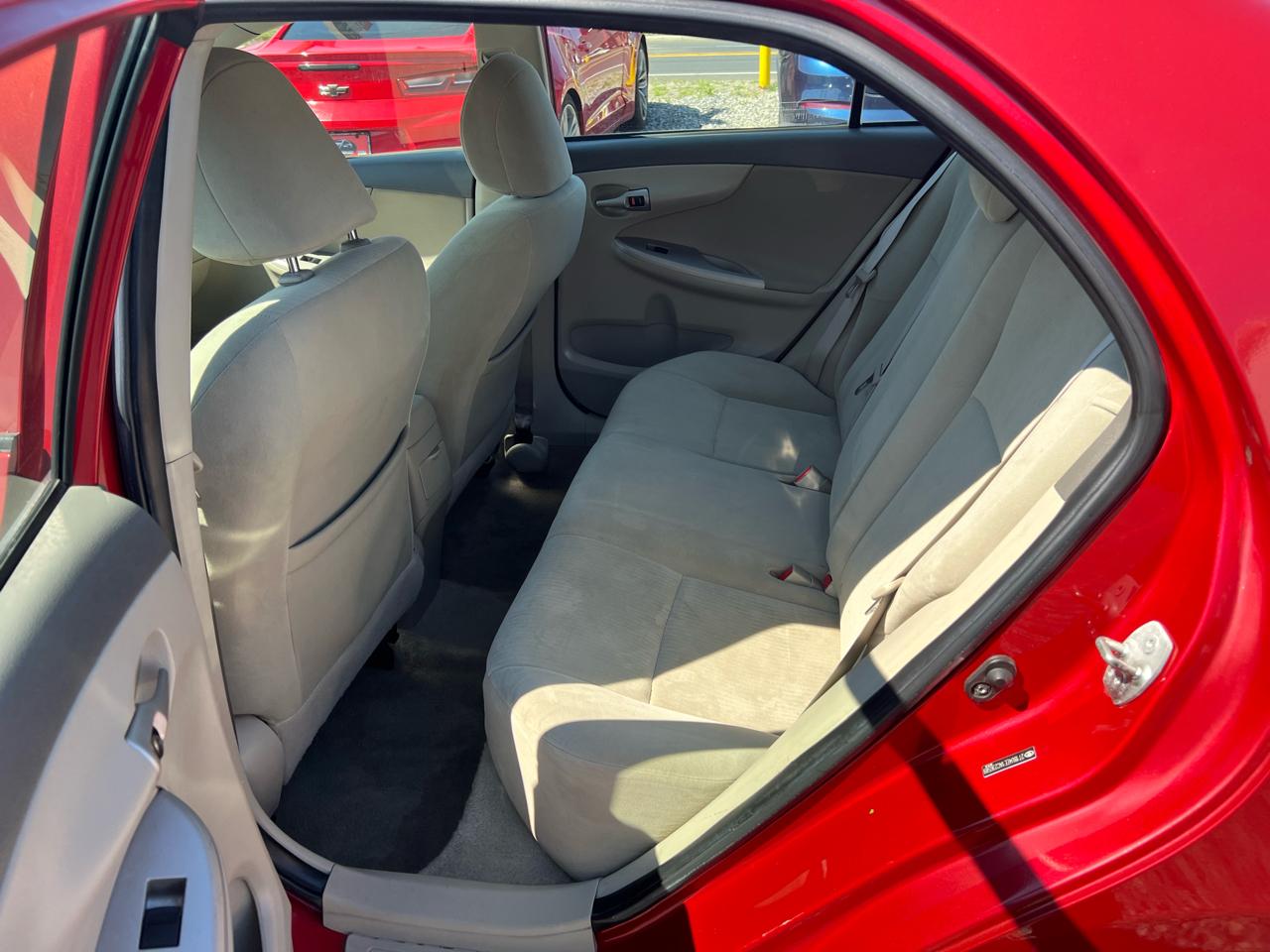 Toyota Corolla 4dr Sdn LE Auto 2010