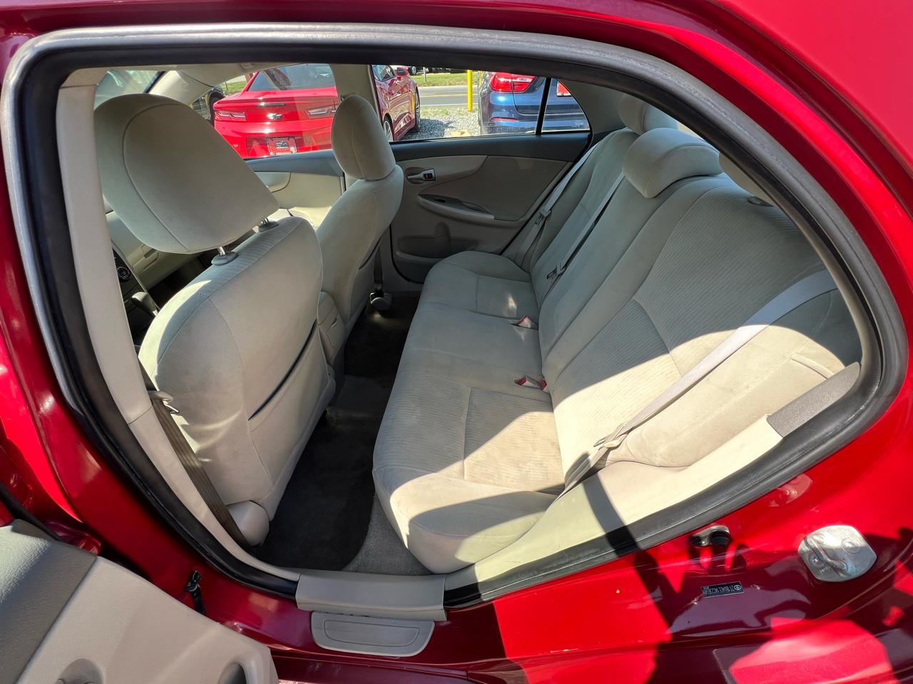 Toyota Corolla 4dr Sdn LE Auto 2010