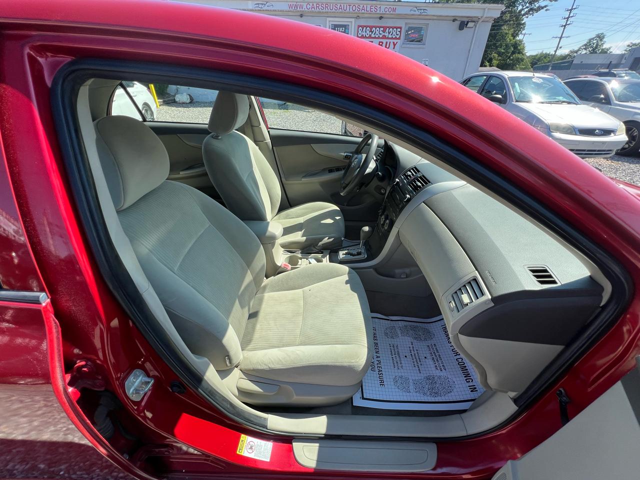 Toyota Corolla 4dr Sdn LE Auto 2010