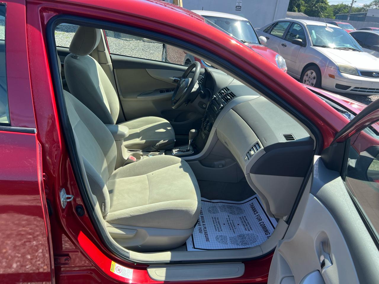Toyota Corolla 4dr Sdn LE Auto 2010