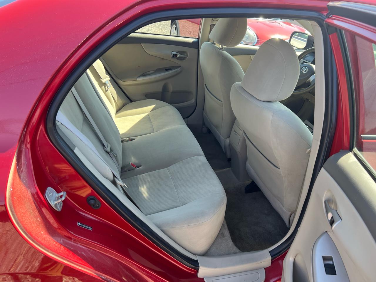 Toyota Corolla 4dr Sdn LE Auto 2010