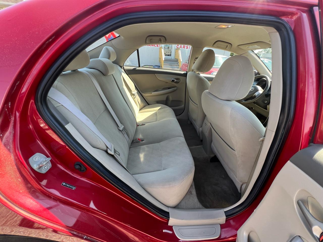 Toyota Corolla 4dr Sdn LE Auto 2010