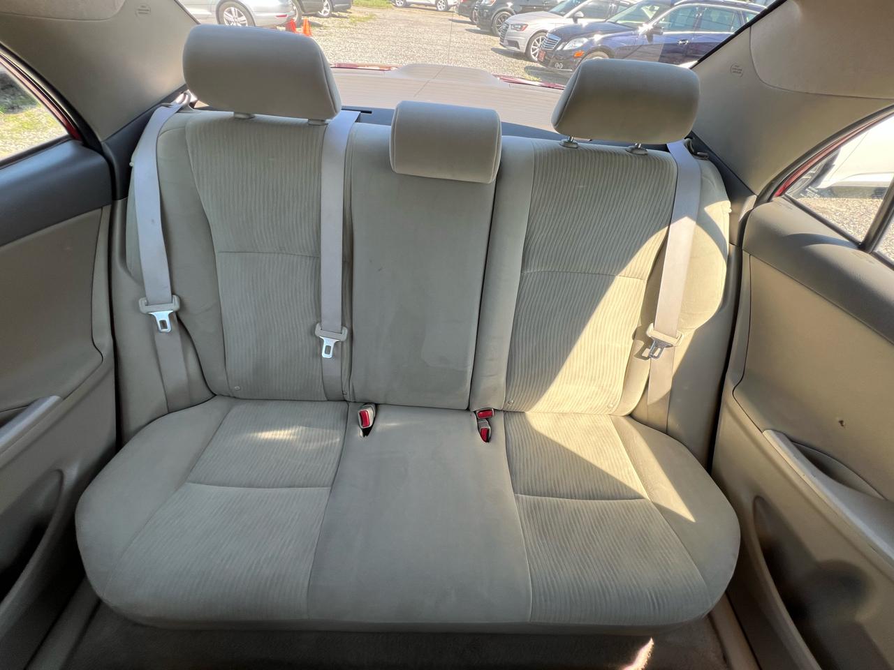 Toyota Corolla 4dr Sdn LE Auto 2010