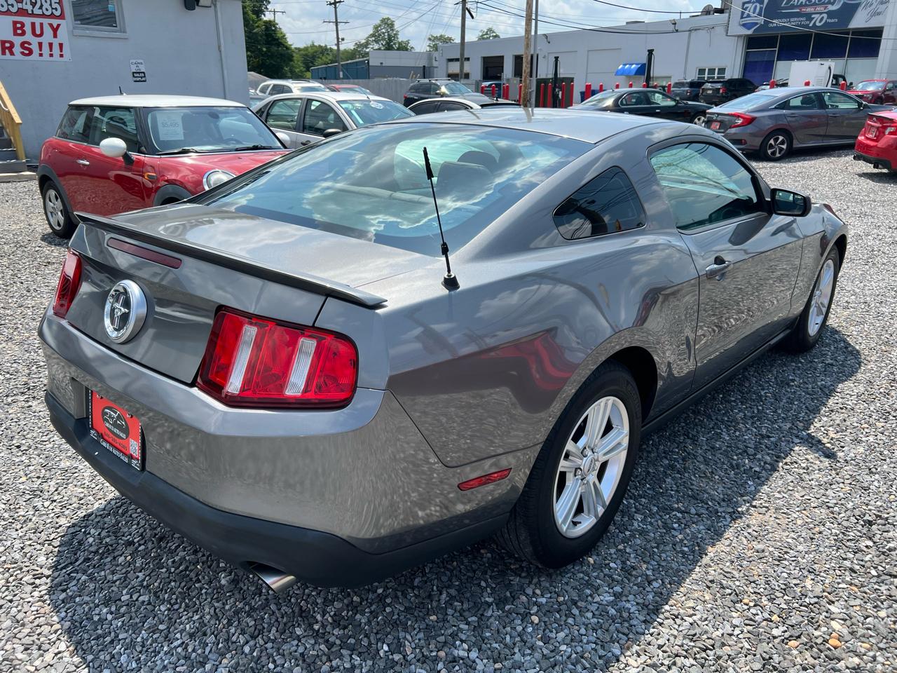 Ford Mustang V6 Coupe 2011