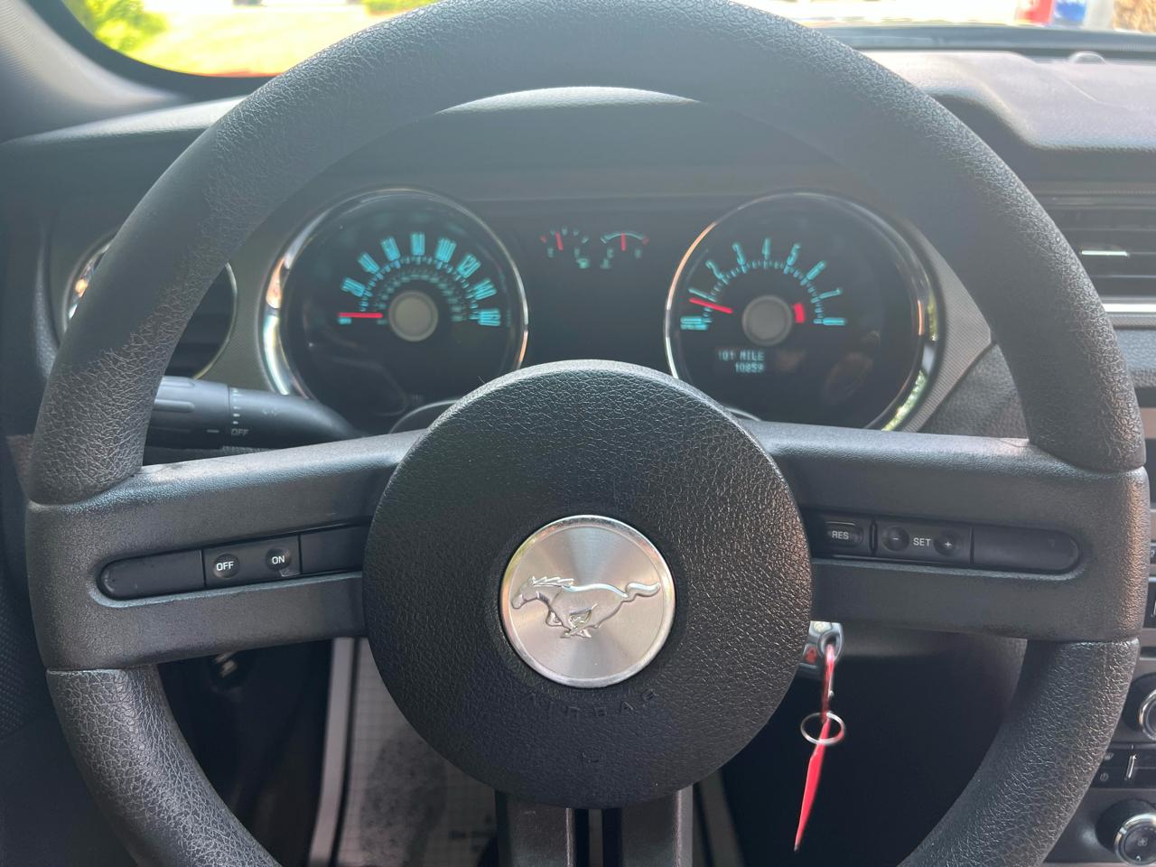 Ford Mustang V6 Coupe 2011