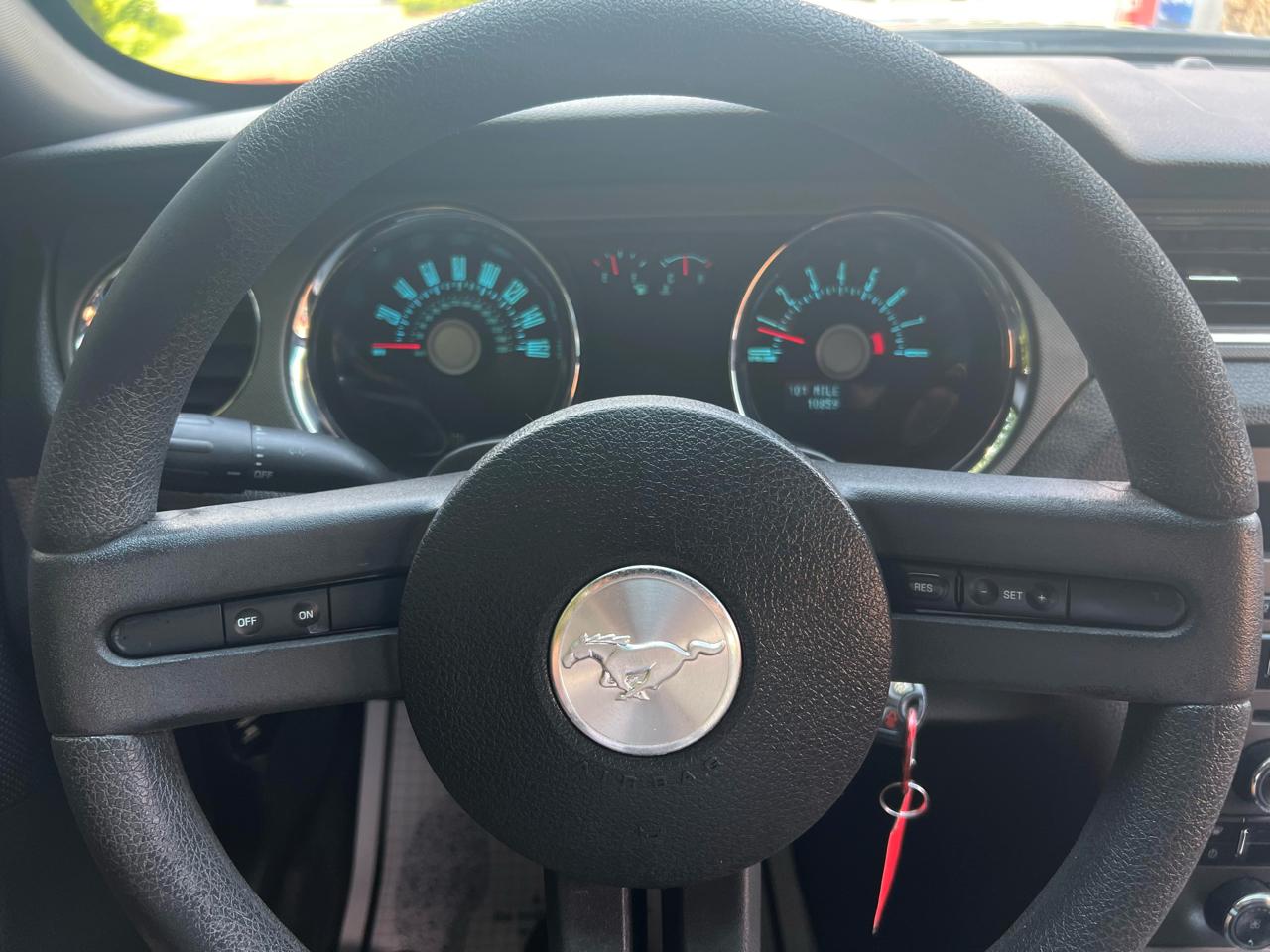 Ford Mustang V6 Coupe 2011
