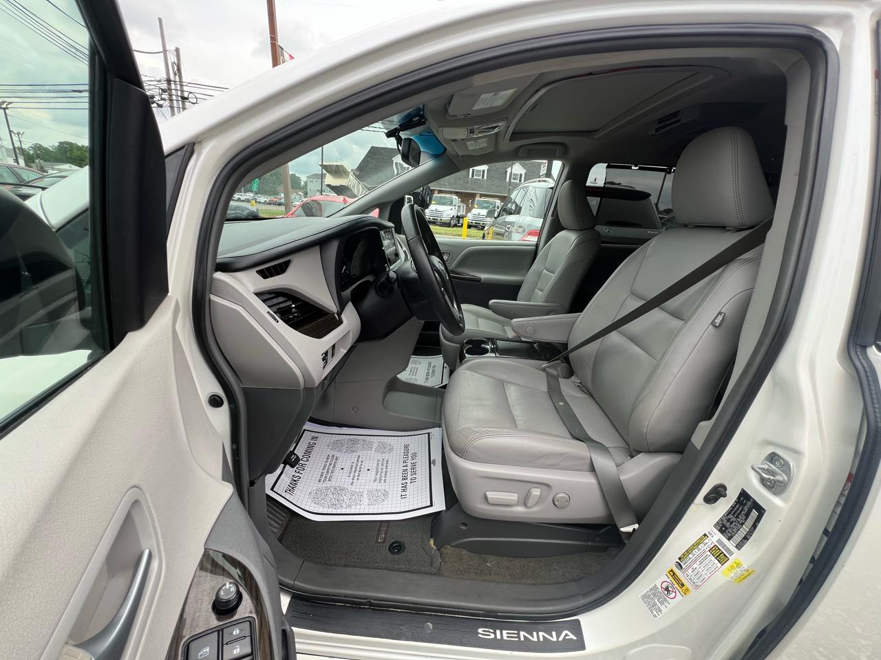 Toyota Sienna XLE FWD 8-Passenger V6 2015