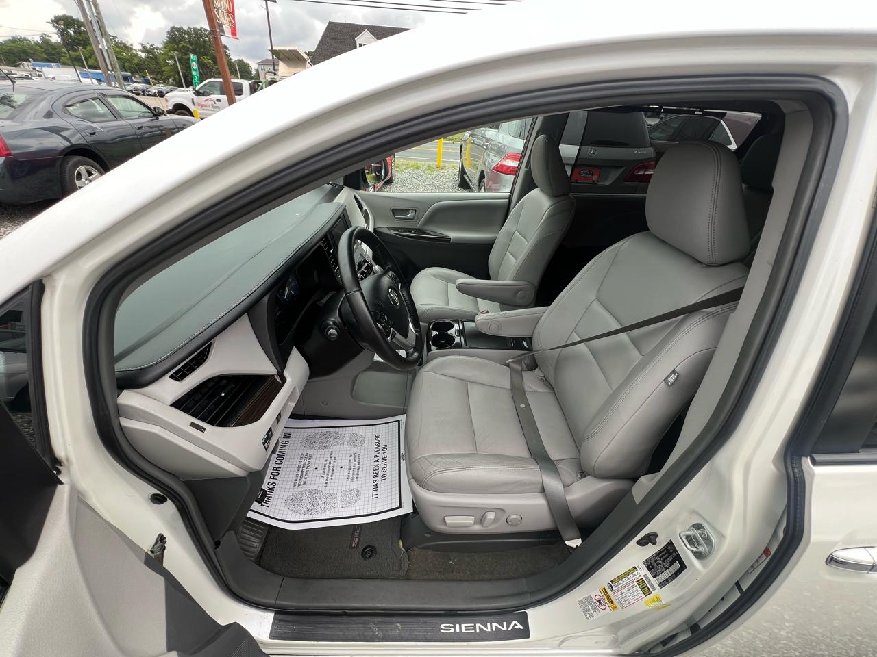 Toyota Sienna XLE FWD 8-Passenger V6 2015