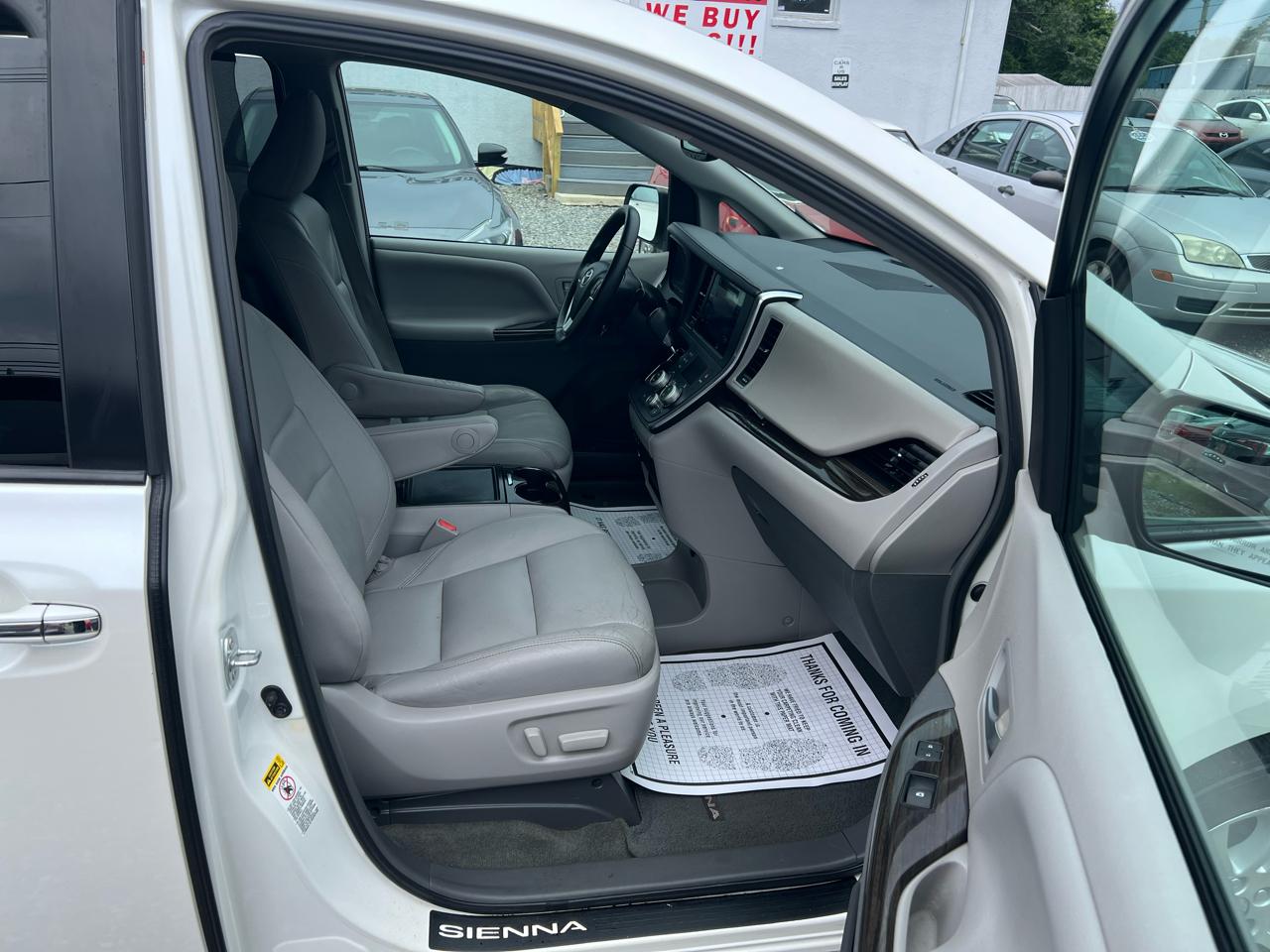 Toyota Sienna XLE FWD 8-Passenger V6 2015