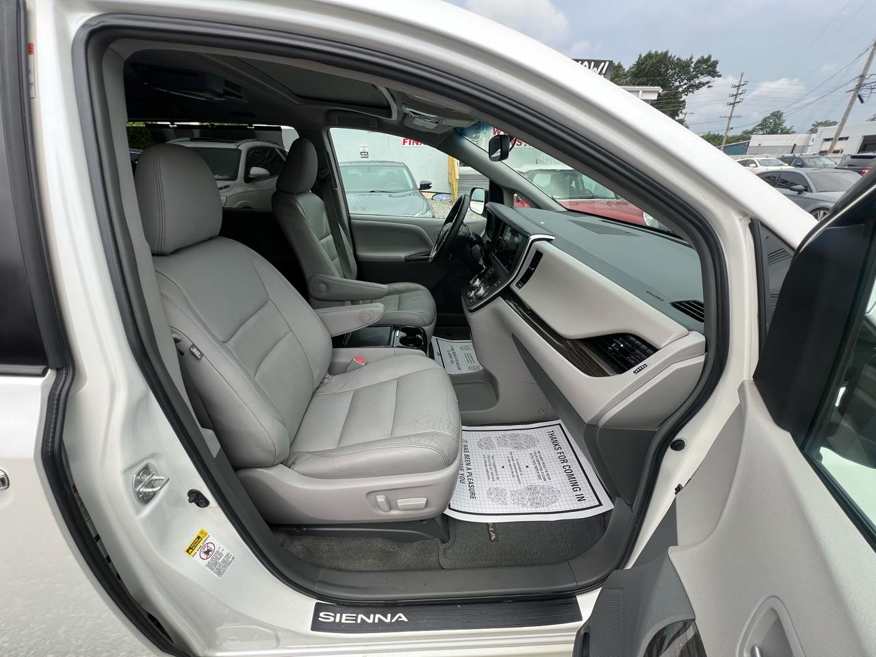 Toyota Sienna XLE FWD 8-Passenger V6 2015