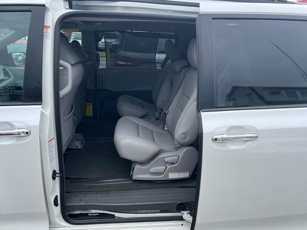 Toyota Sienna XLE FWD 8-Passenger V6 2015