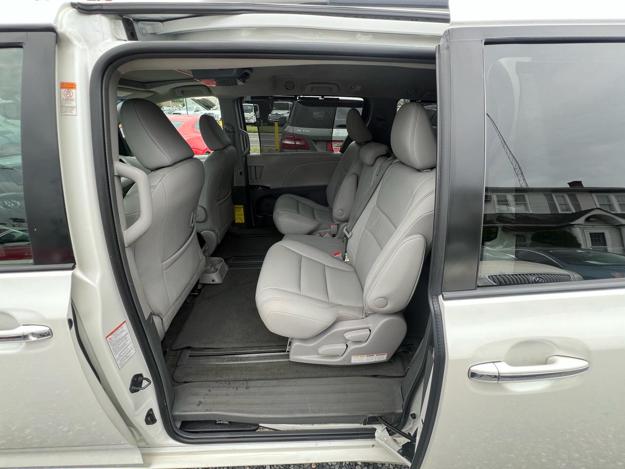 Toyota Sienna XLE FWD 8-Passenger V6 2015