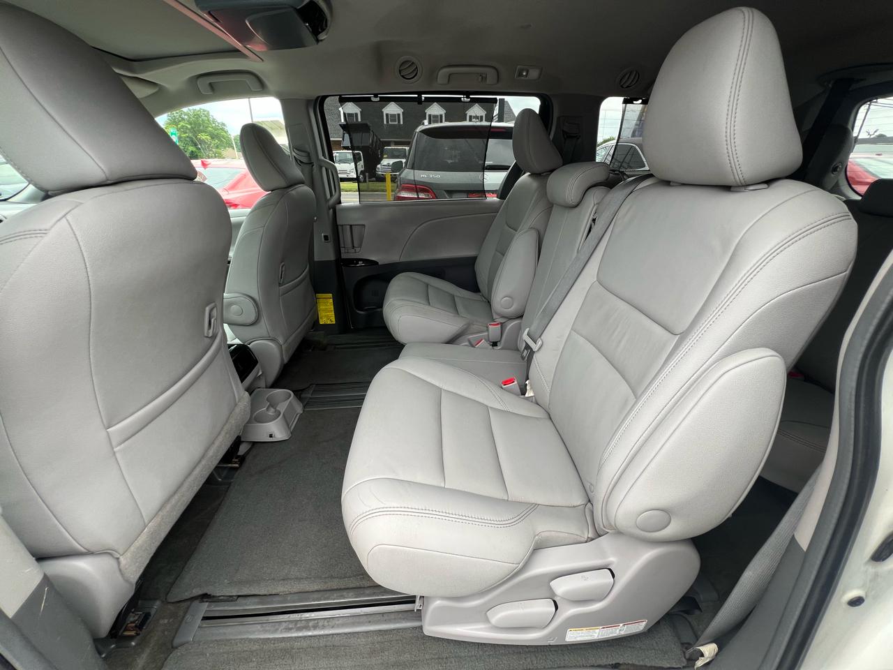 Toyota Sienna XLE FWD 8-Passenger V6 2015