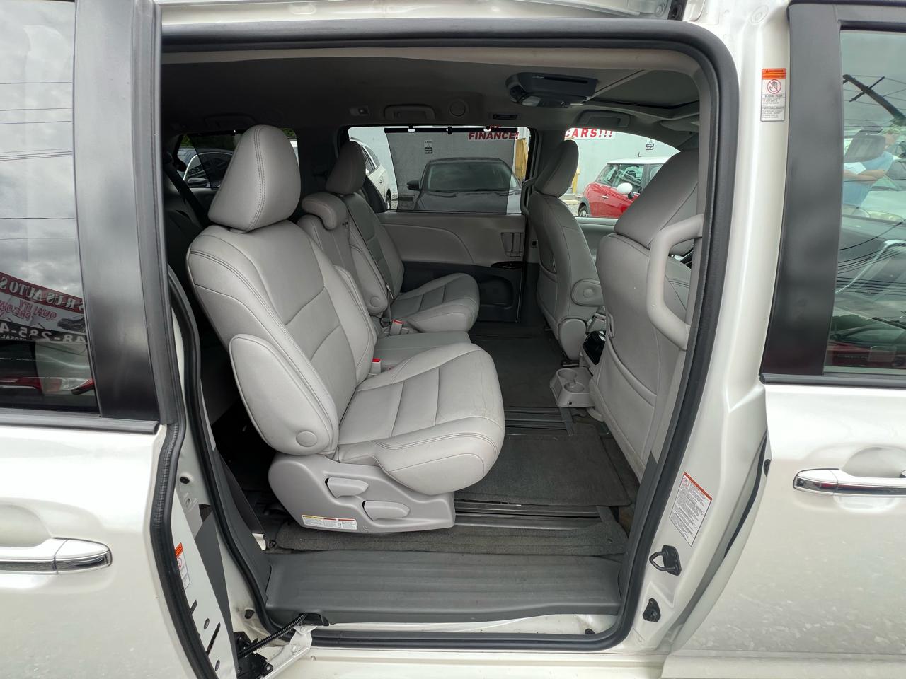 Toyota Sienna XLE FWD 8-Passenger V6 2015