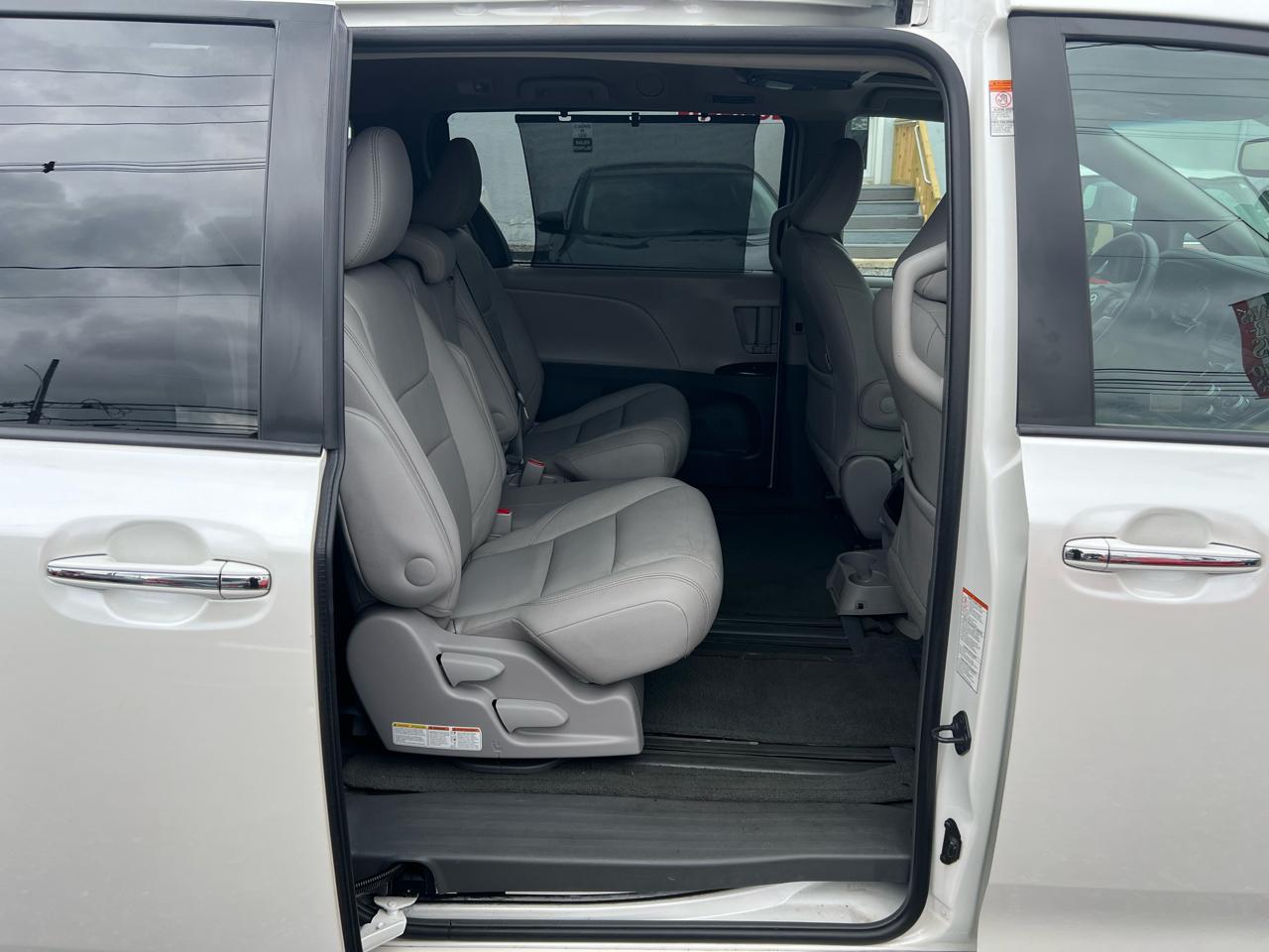 Toyota Sienna XLE FWD 8-Passenger V6 2015