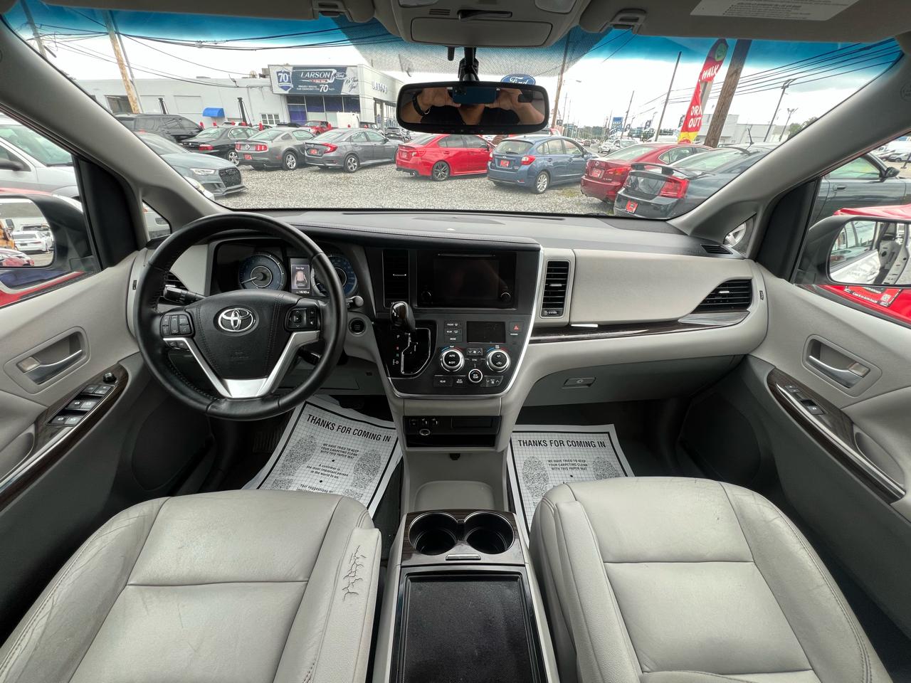 Toyota Sienna XLE FWD 8-Passenger V6 2015